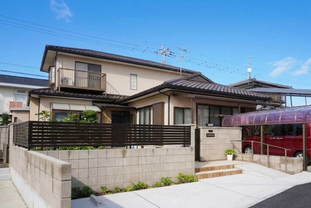 水勾配に配慮した安心バリアフリーのレンガ敷き